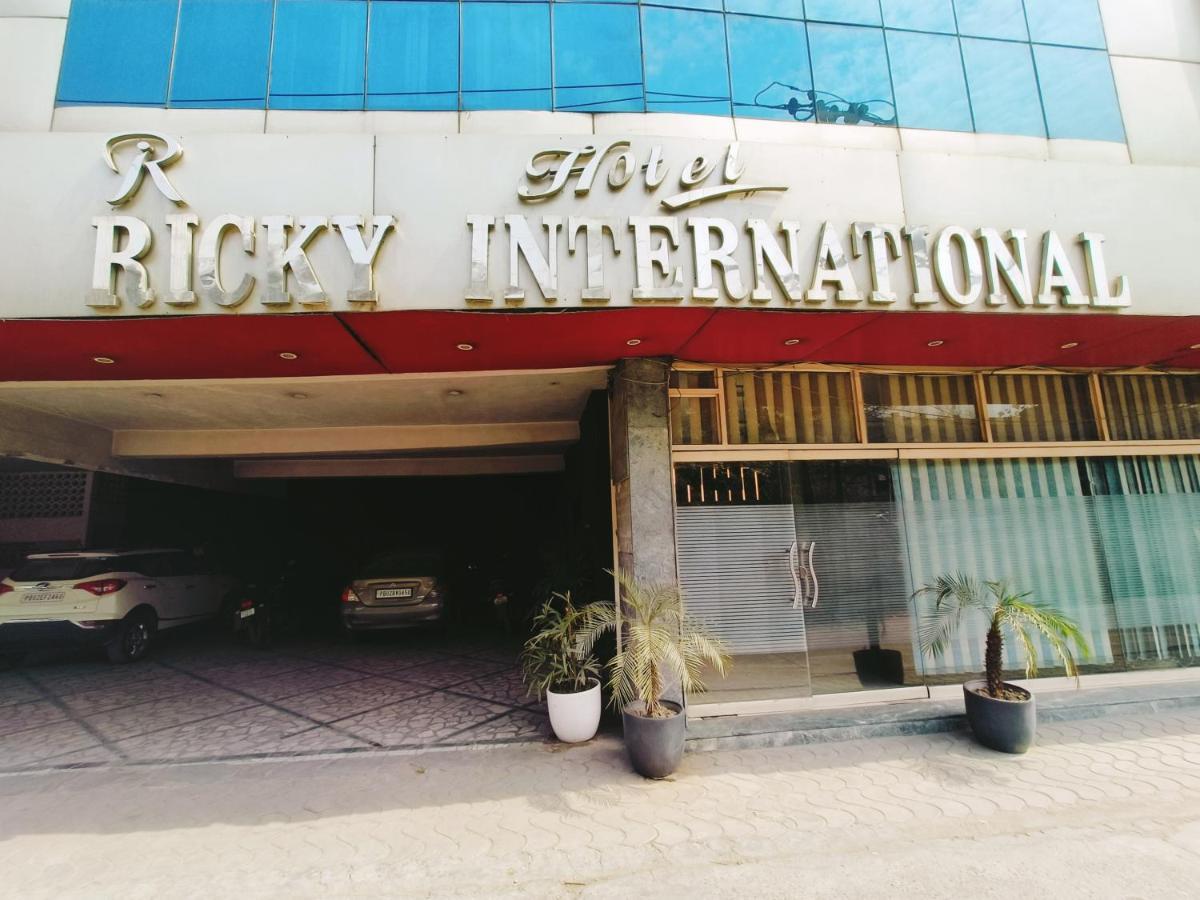 Hotel Ricky International Amritsar Zewnętrze zdjęcie